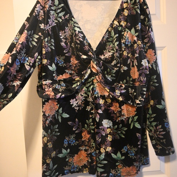 Velvet Floral Top - Picture 2 of 3
